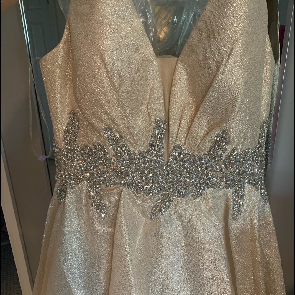 Stunning Evening dress with gorgeous detail, perfect for a special occasion.